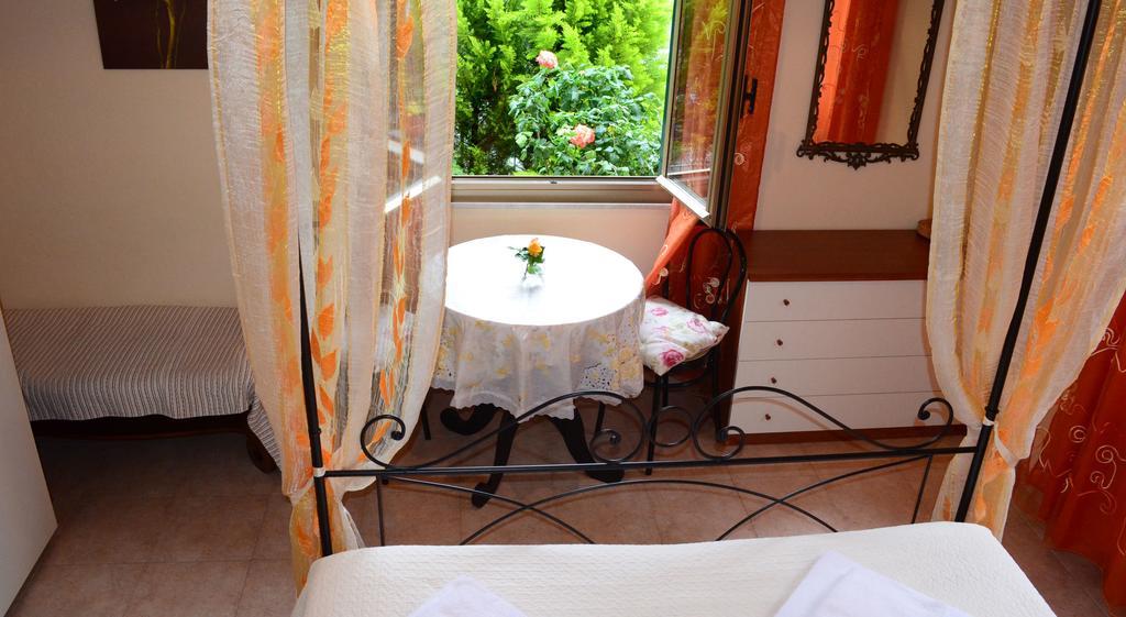 La Casa Delle Rose: Cozy Air-Conditioned Retreat La Spezia Exterior photo
