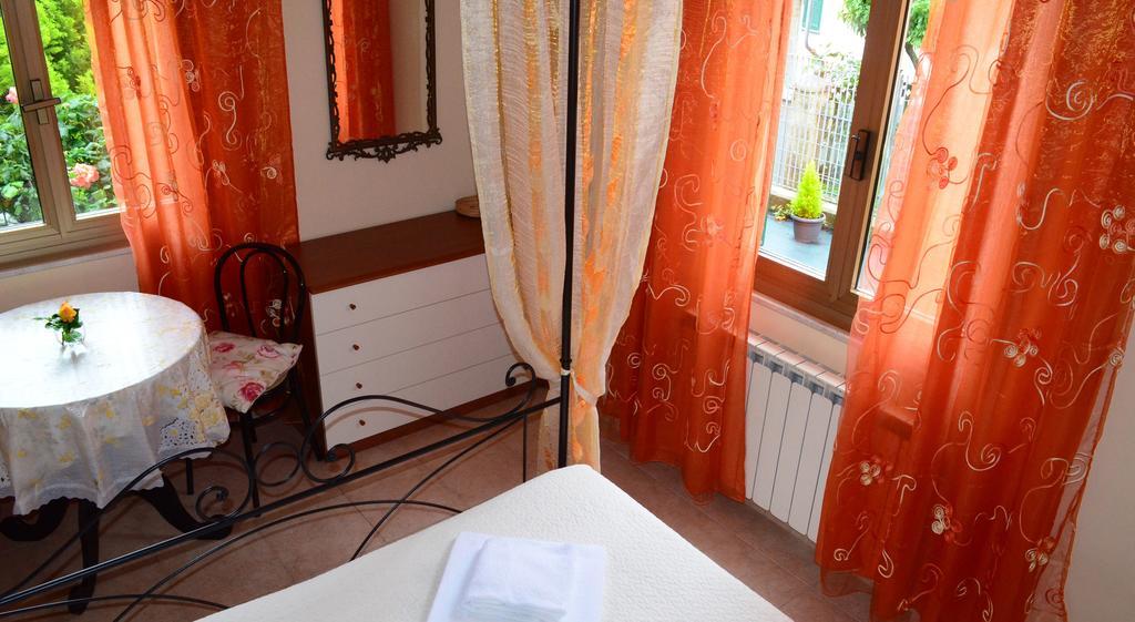 La Casa Delle Rose: Cozy Air-Conditioned Retreat La Spezia Exterior photo